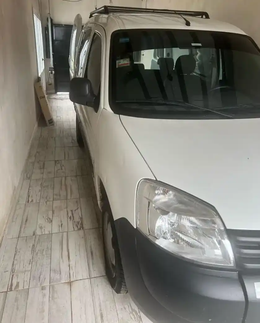Peugeot Partner 1.6 Hdi Furgon Confort 92 2023 - foto 1