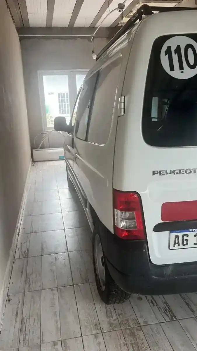 Peugeot Partner 1.6 Hdi Furgon Confort 92 2023 - foto 2