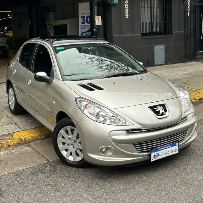 Peugeot 207 Compact 1.4 Hdi Feline 2012 - foto 1