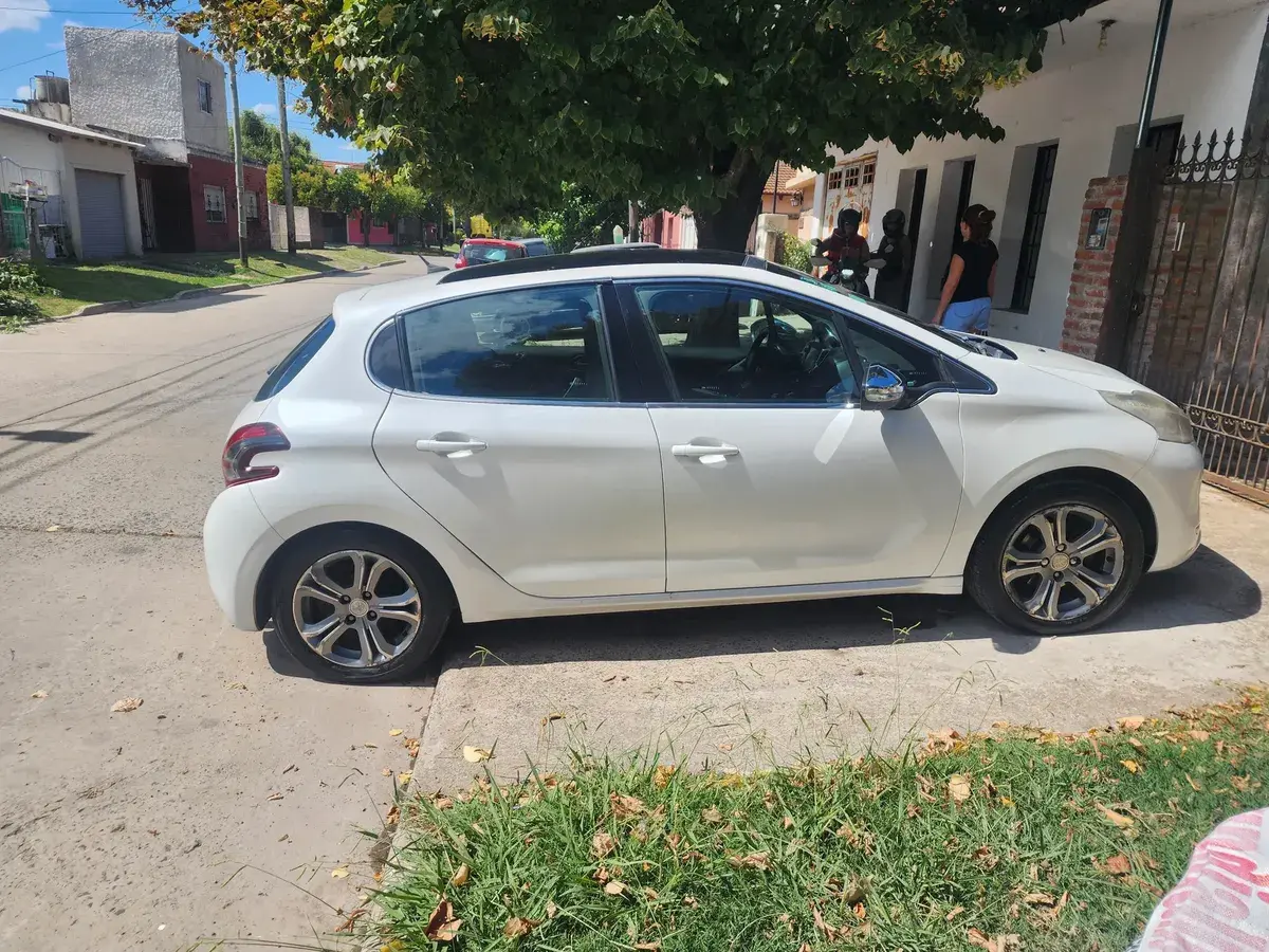 Peugeot 208 1.6 Feline 2013 - foto 3