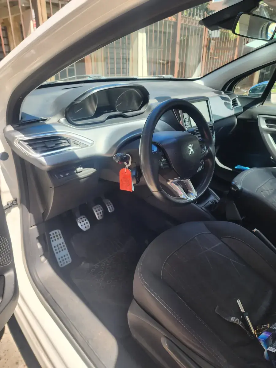 Peugeot 208 1.6 Feline 2013 - foto 4