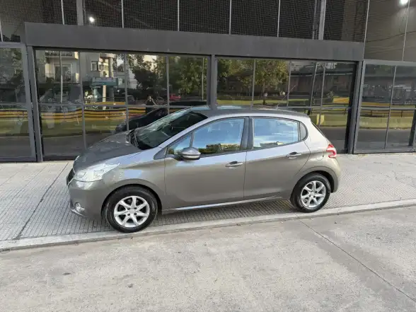 Peugeot 208 1.5 Allure Touchscreen 2014 - foto 2