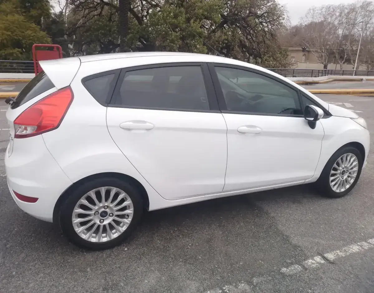 Ford Fiesta Kinetic Design 1.6 Se 2015 - foto 1