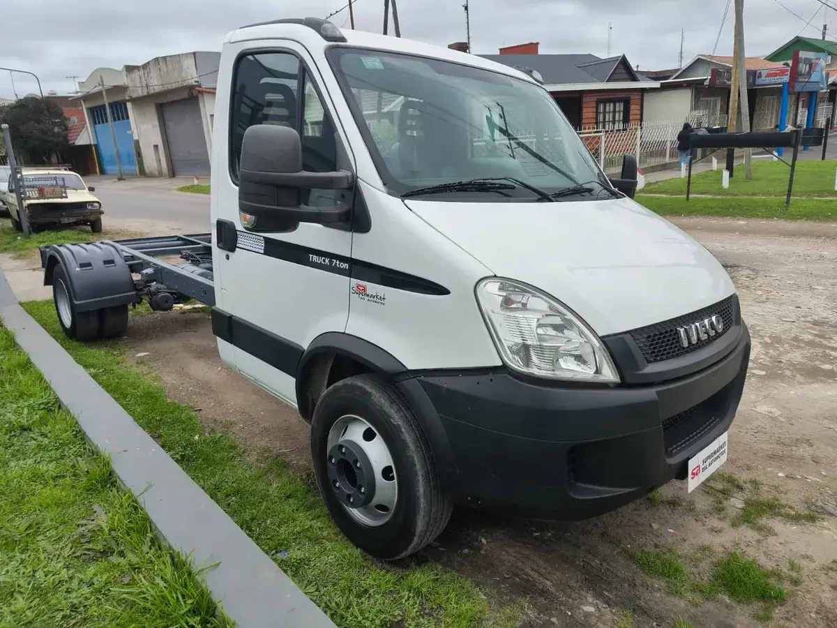 Iveco Daily 3.0 Chasis Cd 155Cv 70C16 4350 2015 - foto 3