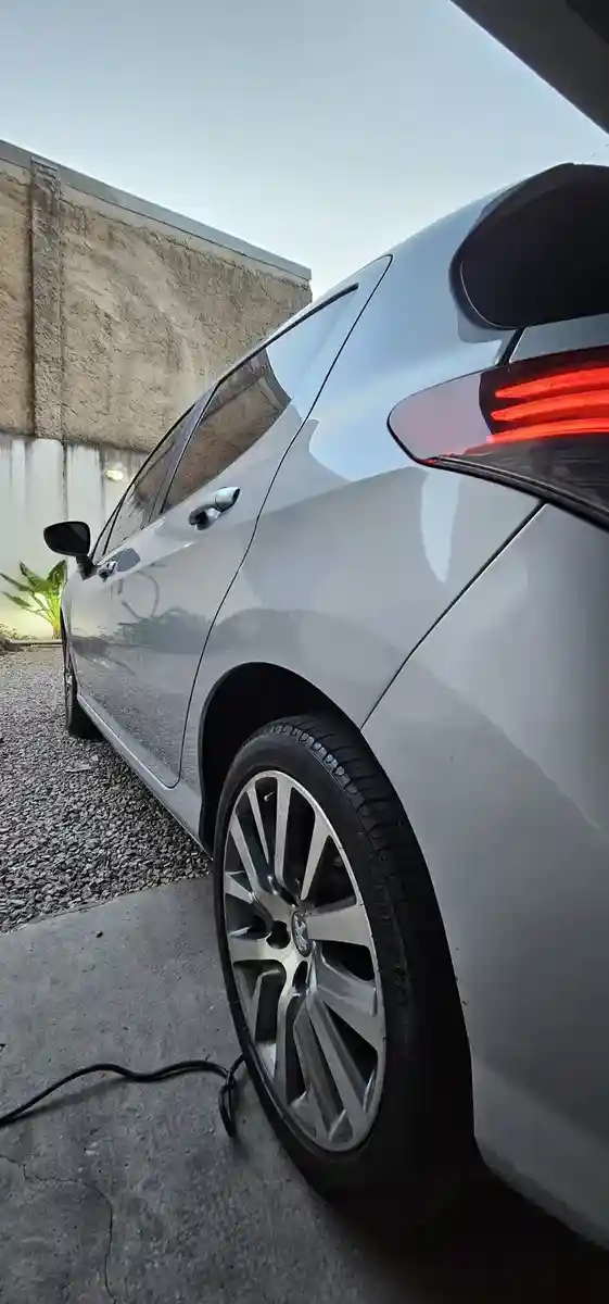 Peugeot 308 1.6 Feline Hdi 115Cv 2021 - foto 2