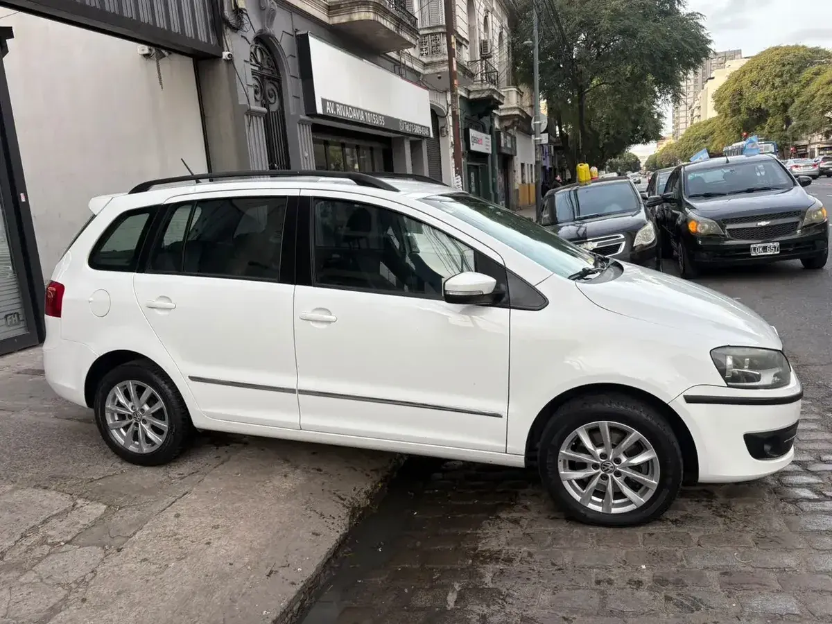 Volkswagen Suran 1.6 Imotion Highline 2014 - foto 4