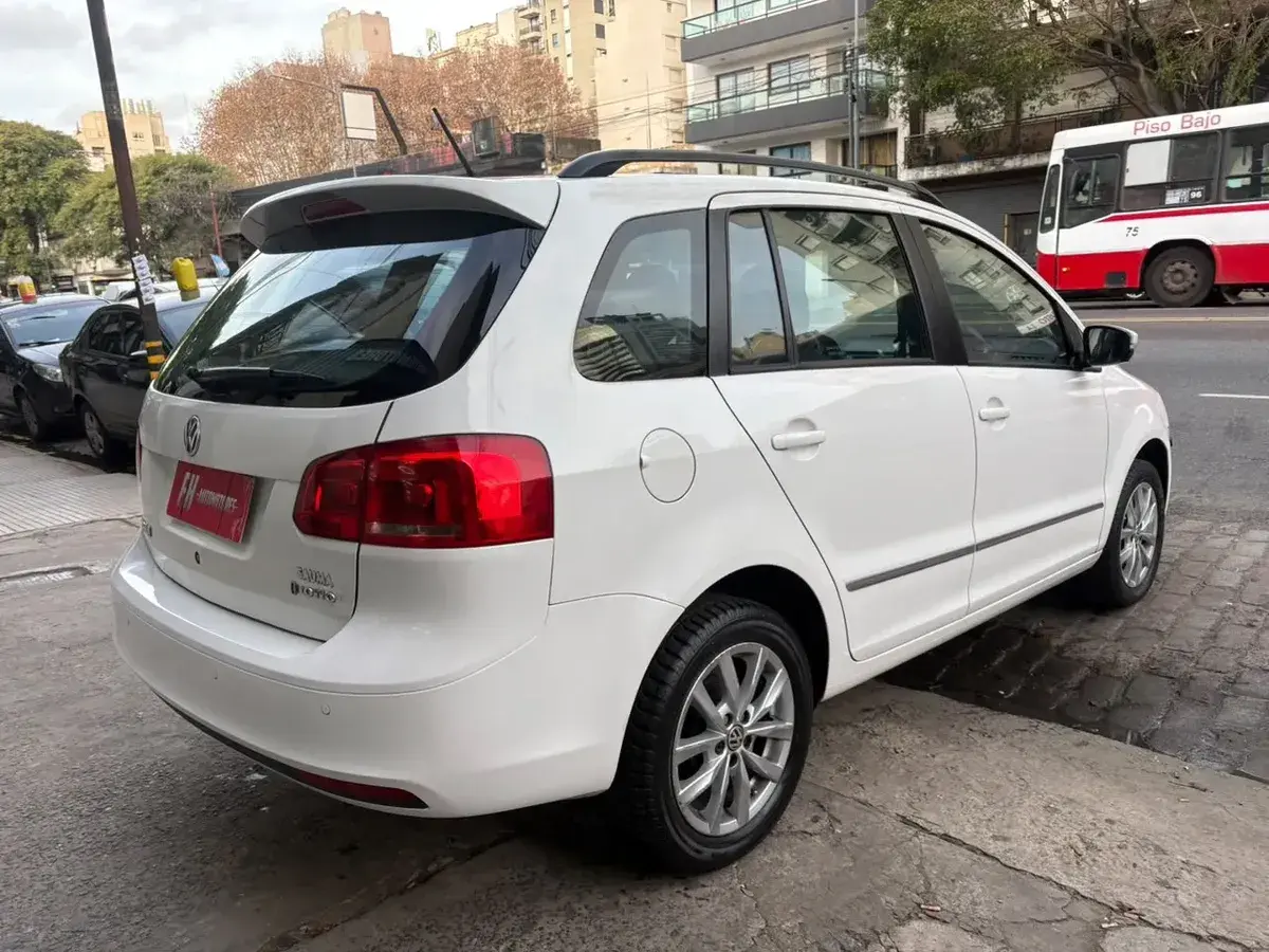 Volkswagen Suran 1.6 Imotion Highline 2014 - foto 5