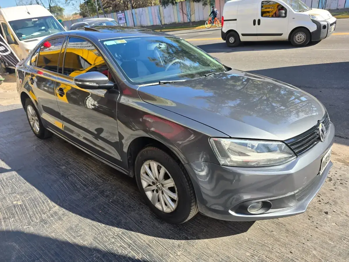 Volkswagen Vento 2.0 Advance I 110Cv 2012 - foto 2