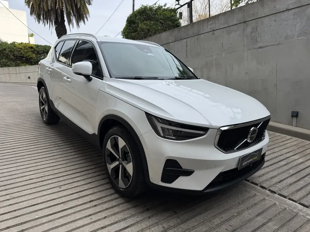 Volvo Xc40 2.0T T4 Momentum Fwd 2023 - foto 2