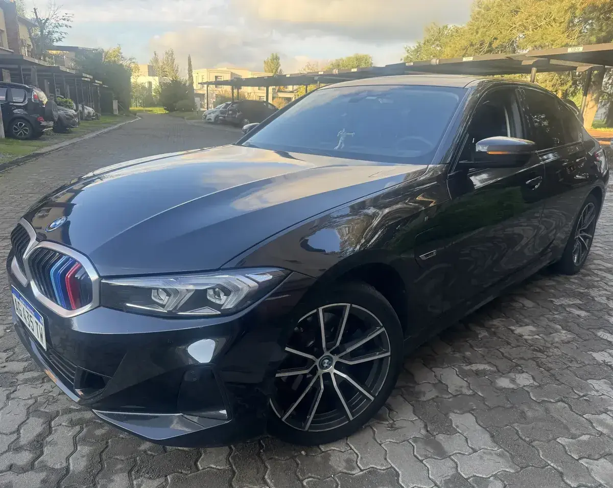 Bmw Serie 3 2.0 330E Sedan Sportline 2024 - foto 1