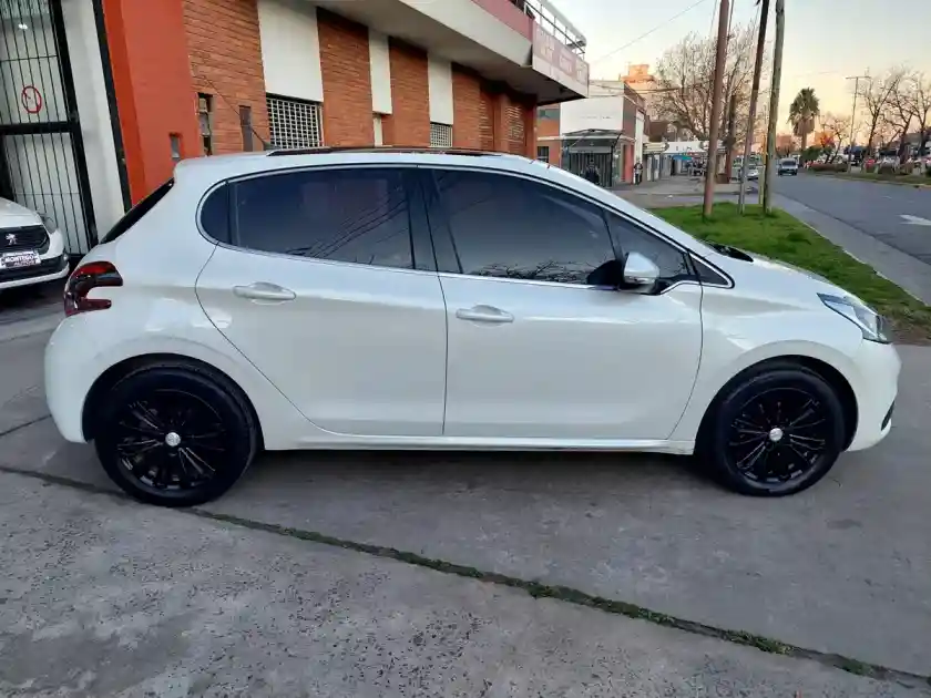 Peugeot 208 1.6 Feline 2018 - foto 4