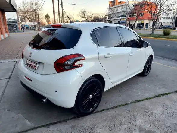 Peugeot 208 1.6 Feline 2018 - foto 5