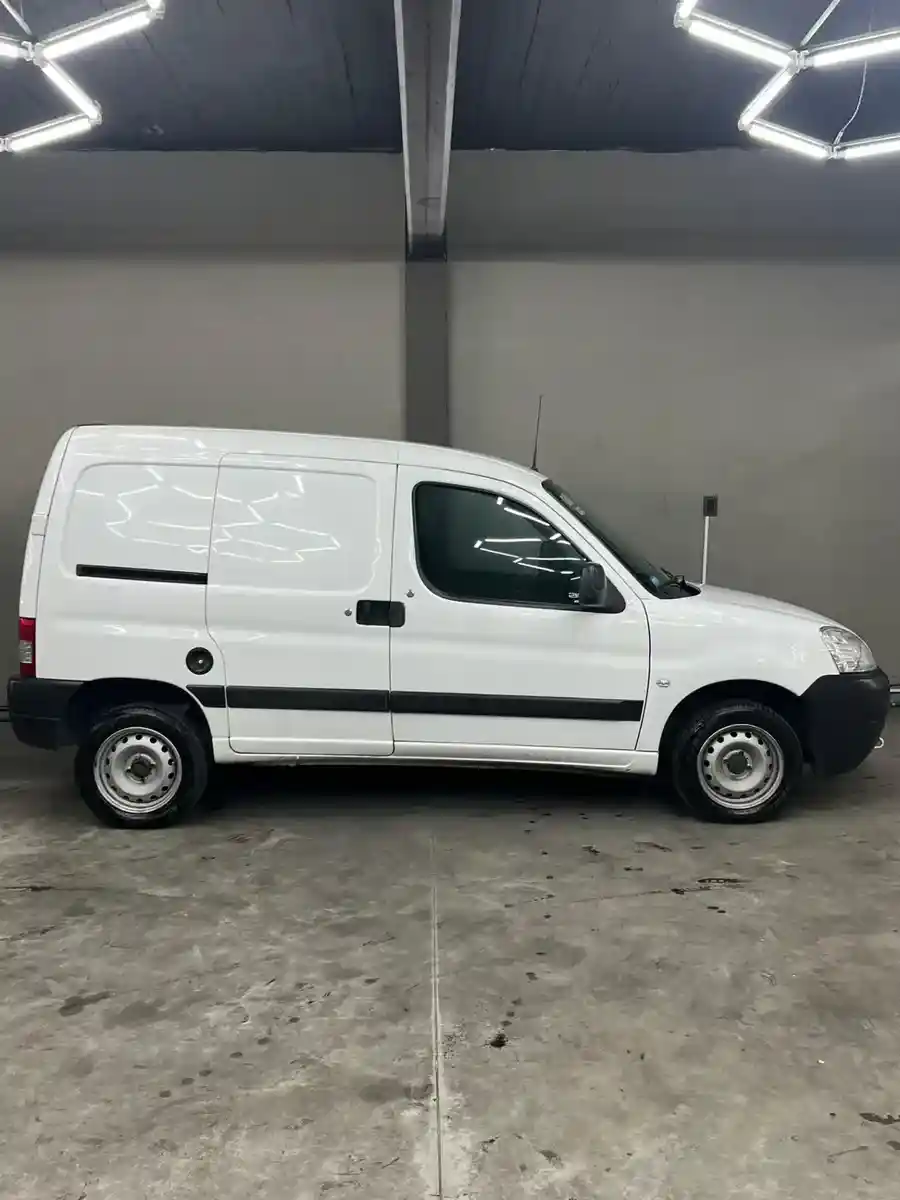 Peugeot Partner 1.6 Furgon Confort 2022 - foto 4