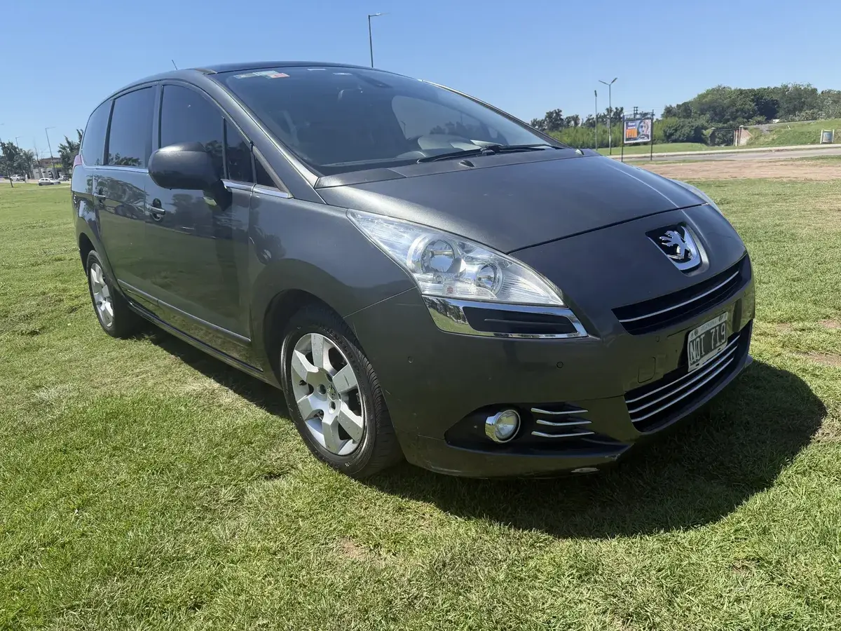 Peugeot 5008 1.6 Allure Plus 156Cv 2014 - foto 2