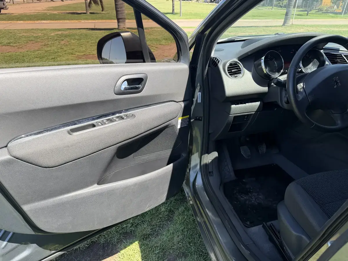 Peugeot 5008 1.6 Allure Plus 156Cv 2014 - foto 5