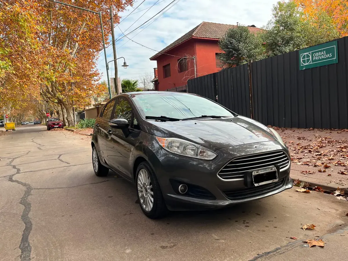 Ford Fiesta Kinetic Design 1.6 Se Plus Powershift 120Cv 2015 - foto 2