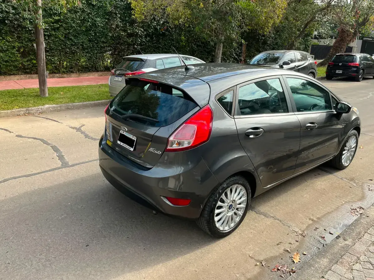 Ford Fiesta Kinetic Design 1.6 Se Plus Powershift 120Cv 2015 - foto 4