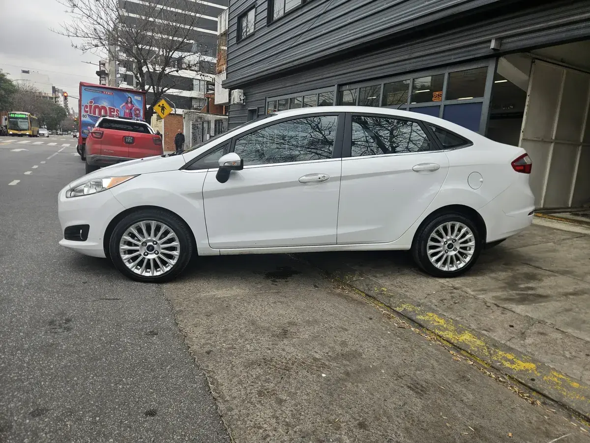Ford Fiesta Kinetic 1.6 Sedan Titanium Powershift 120Cv 2017 - foto 3