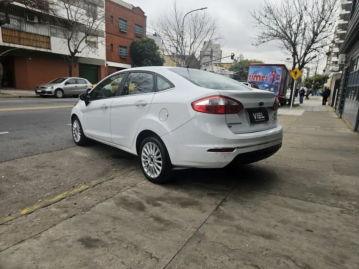 Ford Fiesta Kinetic 1.6 Sedan Titanium Powershift 120Cv 2017 - foto 4