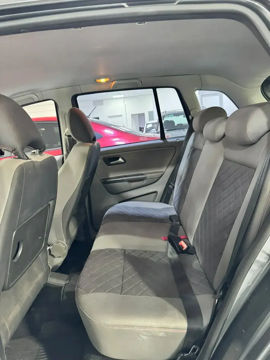 Volkswagen Suran 1.6 Highline 101Cv 2015 - foto 5