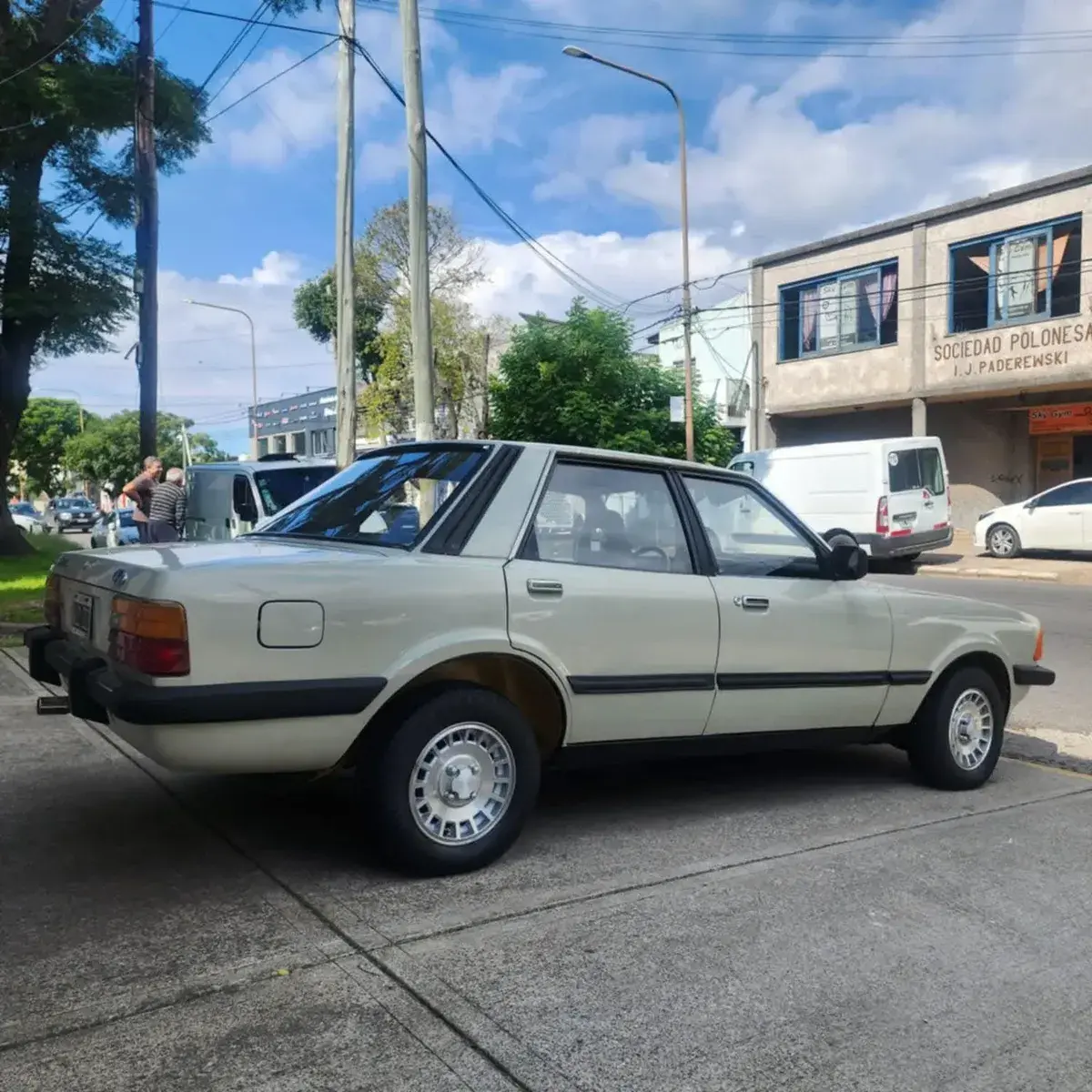 Ford Taunus 2.0 L 1984 - foto 2