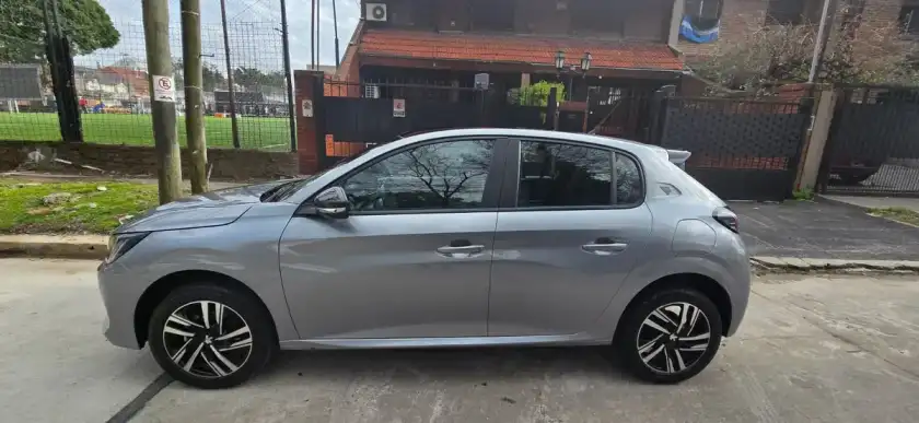 Peugeot 208 1.6 Road Trip 2022 - foto 3