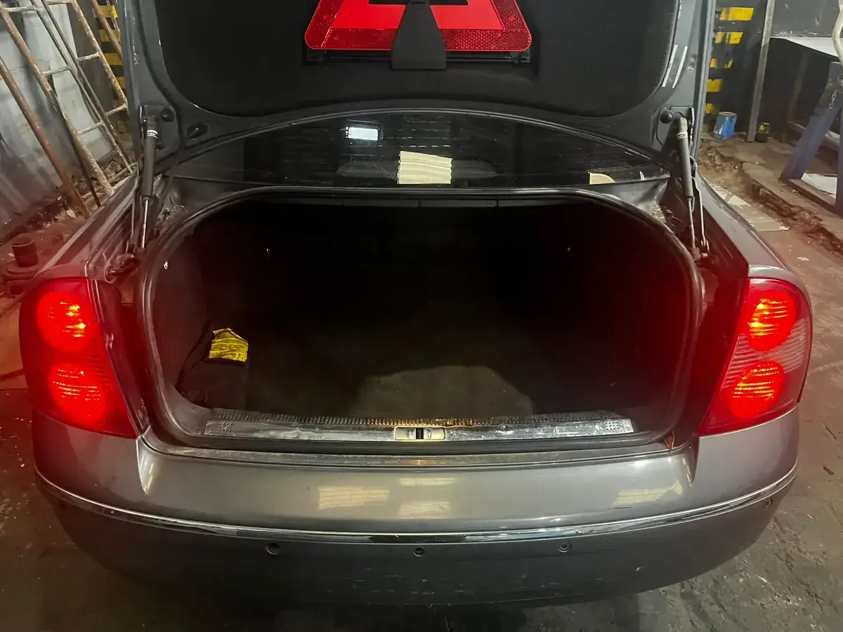 Volkswagen Passat 2.5 I V6 Tipt 4M 2004 - foto 2
