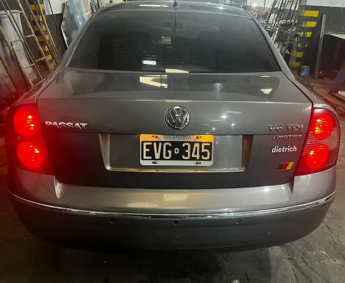 Volkswagen Passat 2.5 I V6 Tipt 4M 2004 - foto 3