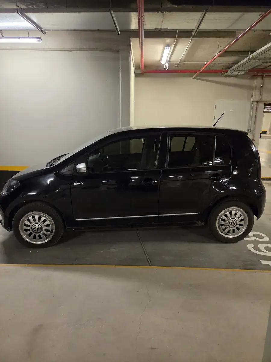 Volkswagen Up! 1.0 Black Up! 75Cv 5 P 2016 - foto 4