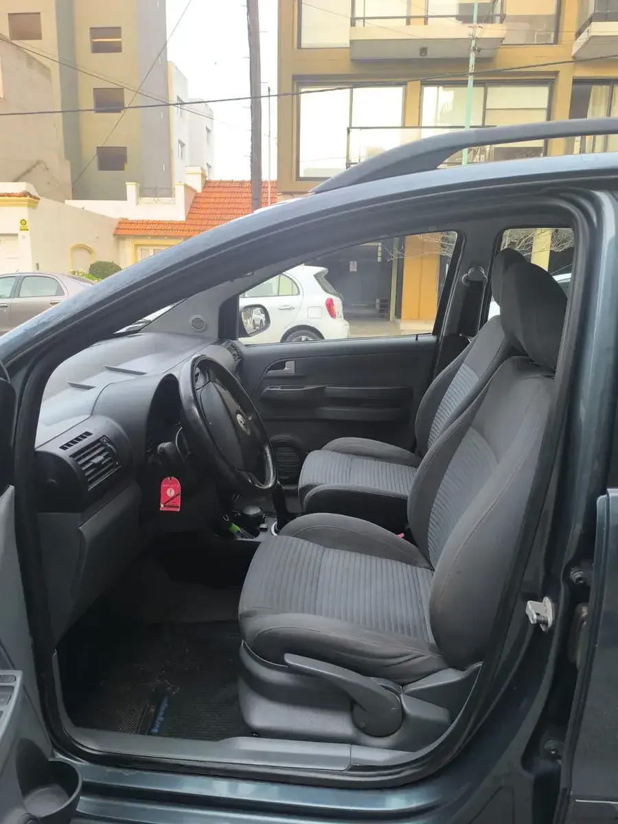 Volkswagen Suran 1.6 I Highline 90D 2009 - foto 3