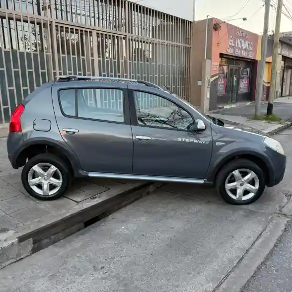 Renault Sandero Stepway 1.6 Confort 105Cv 2009 - foto 4