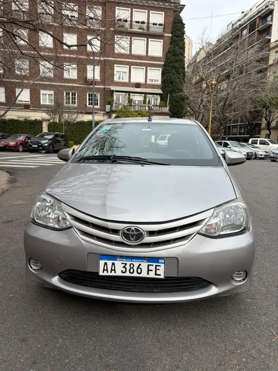 Toyota Etios 1.5 X 2016 - foto 1