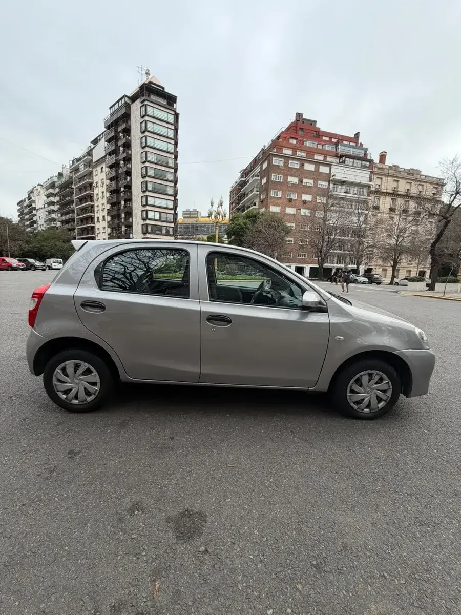 Toyota Etios 1.5 X 2016 - foto 2