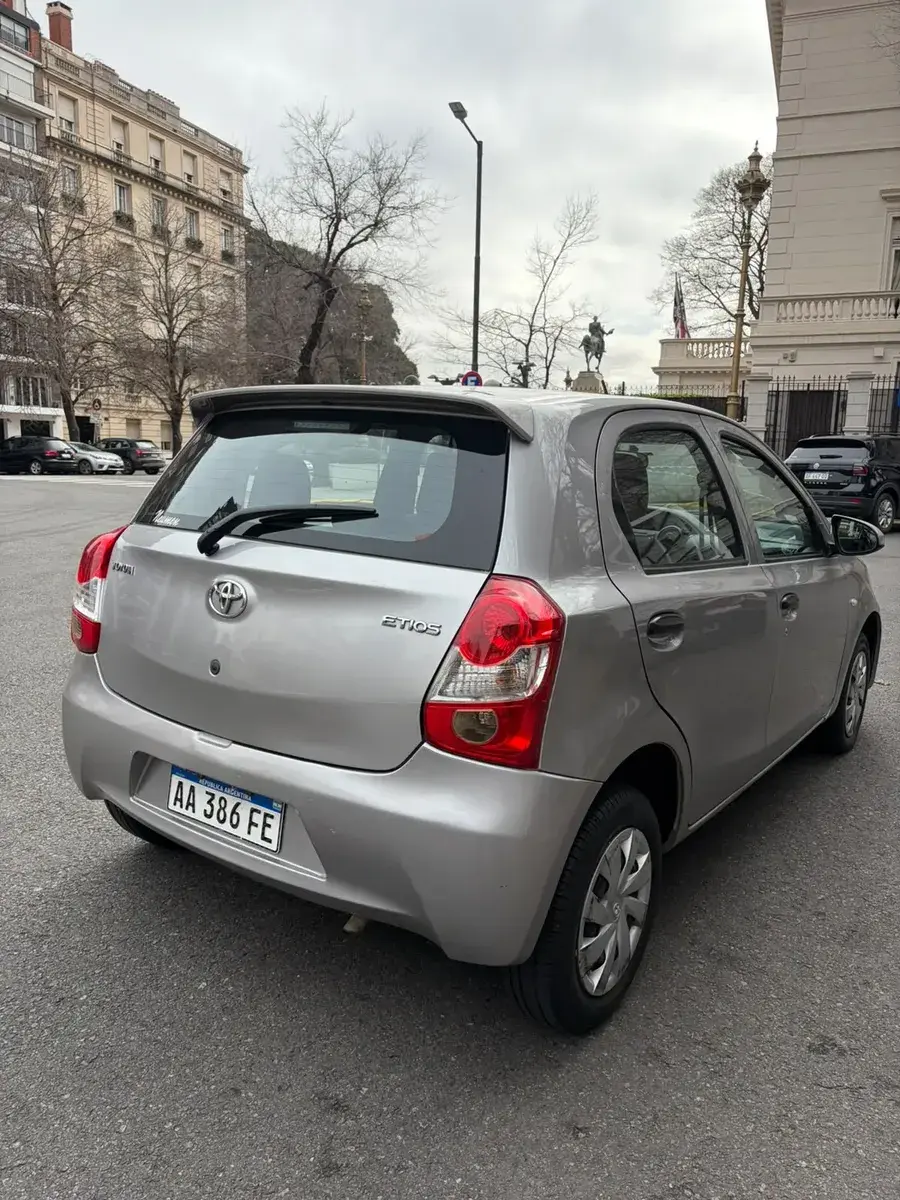 Toyota Etios 1.5 X 2016 - foto 3