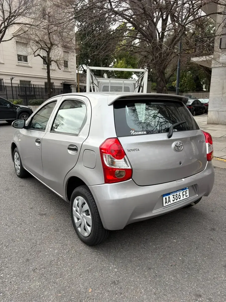 Toyota Etios 1.5 X 2016 - foto 5