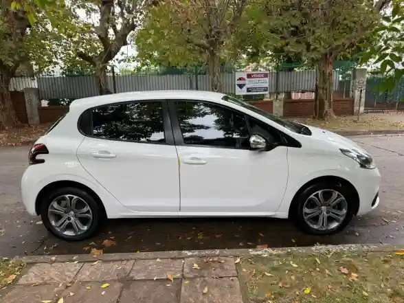 Peugeot 208 1.6 Active 2018 - foto 3