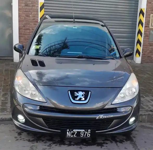 Peugeot 207 1.4 Active 75Cv 2013 - foto 2