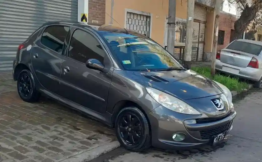 Peugeot 207 1.4 Active 75Cv 2013 - foto 3