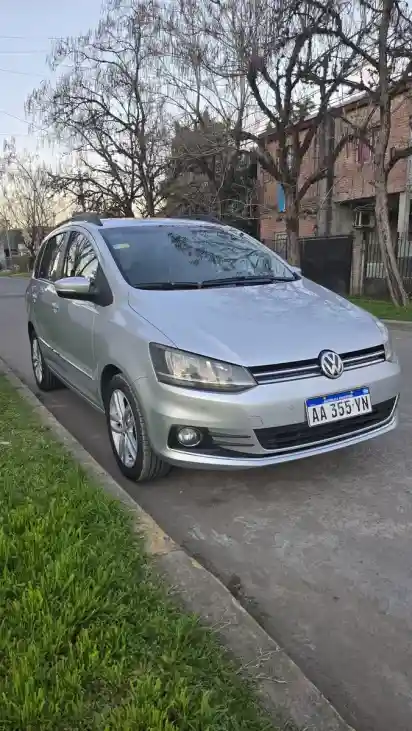 Volkswagen Suran 1.6 Highline Msi 110Cv 2016 - foto 2
