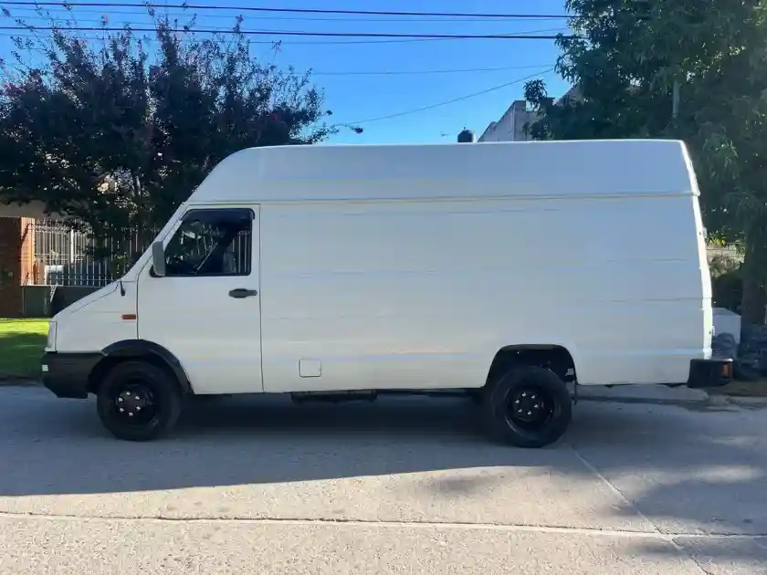 Iveco Daily 3.0 35.10 Furgon 2004 - foto 2