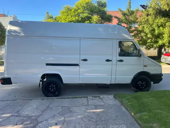 Iveco Daily 3.0 35.10 Furgon 2004 - foto 3