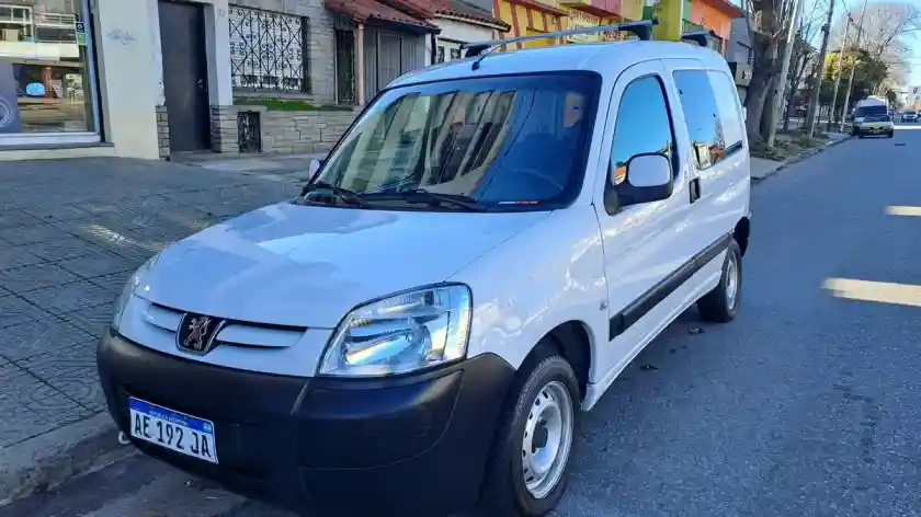 Peugeot Partner Hdi 5 Asientos 1.6 Hdi Furgon Confort 92 5As 2020 - foto 1