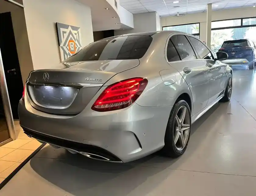Mercedes-Benz Clase C 3.0 C400 Amg-Line 333Cv 2018 - foto 2