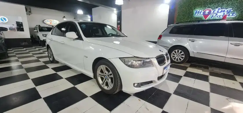 Bmw Serie 3 2.0 320I Sedan Executive 2010 - foto 4