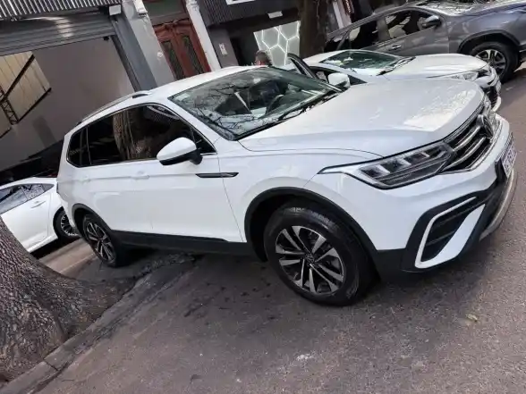 Volkswagen Tiguan 2023 - foto 1