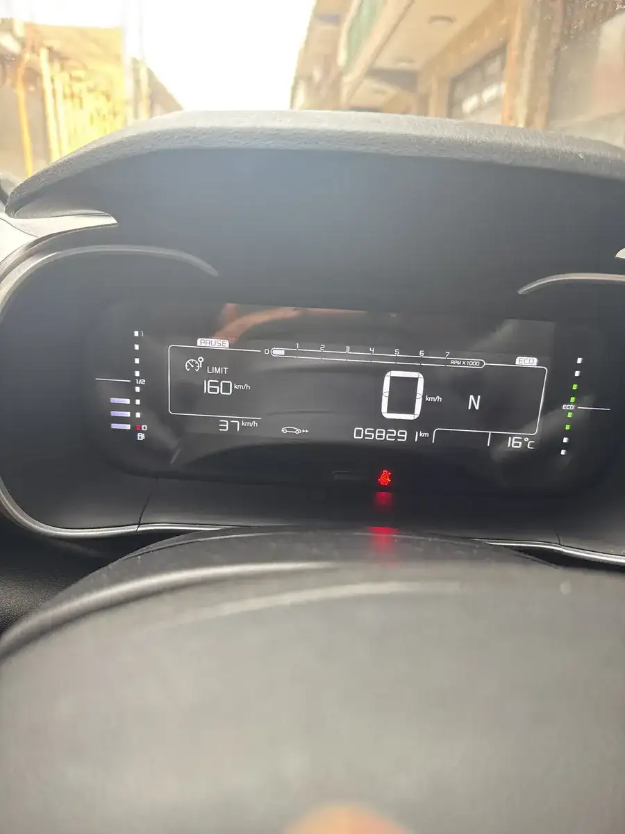 Citroën C4 Cactus 1.6 Noir 165 At6 2024 - foto 2