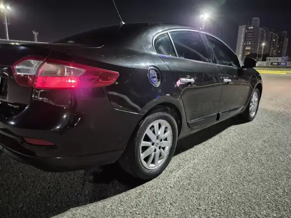 Renault Fluence 2.0 Luxe 2011 - foto 2