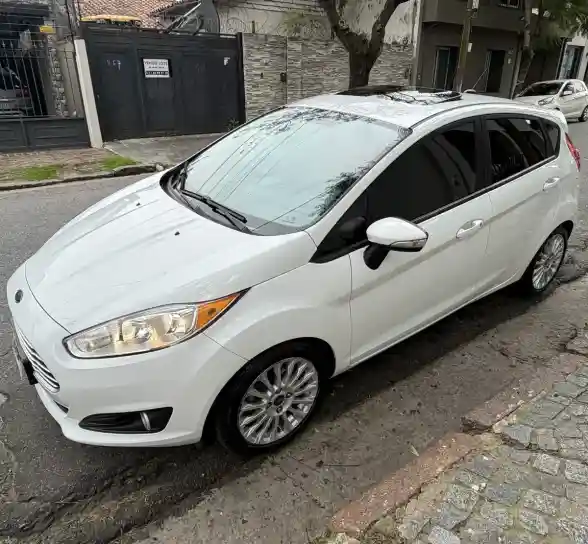 Ford Fiesta Kinetic 1.6 Se Plus 120Cv 2014 - foto 1
