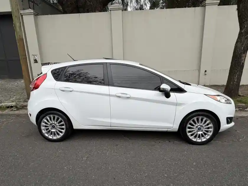 Ford Fiesta Kinetic 1.6 Se Plus 120Cv 2014 - foto 2
