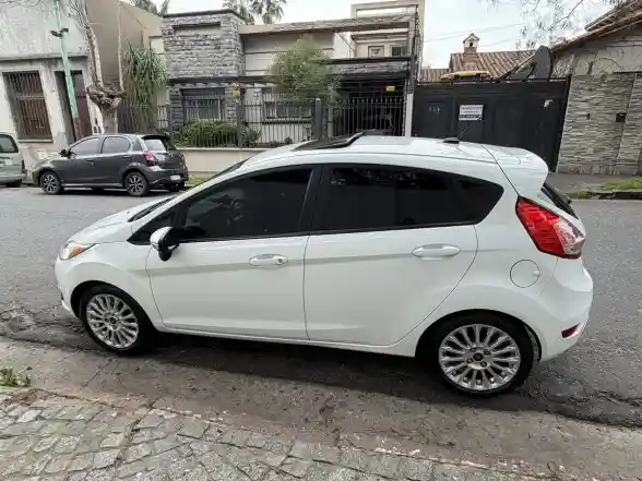 Ford Fiesta Kinetic 1.6 Se Plus 120Cv 2014 - foto 3